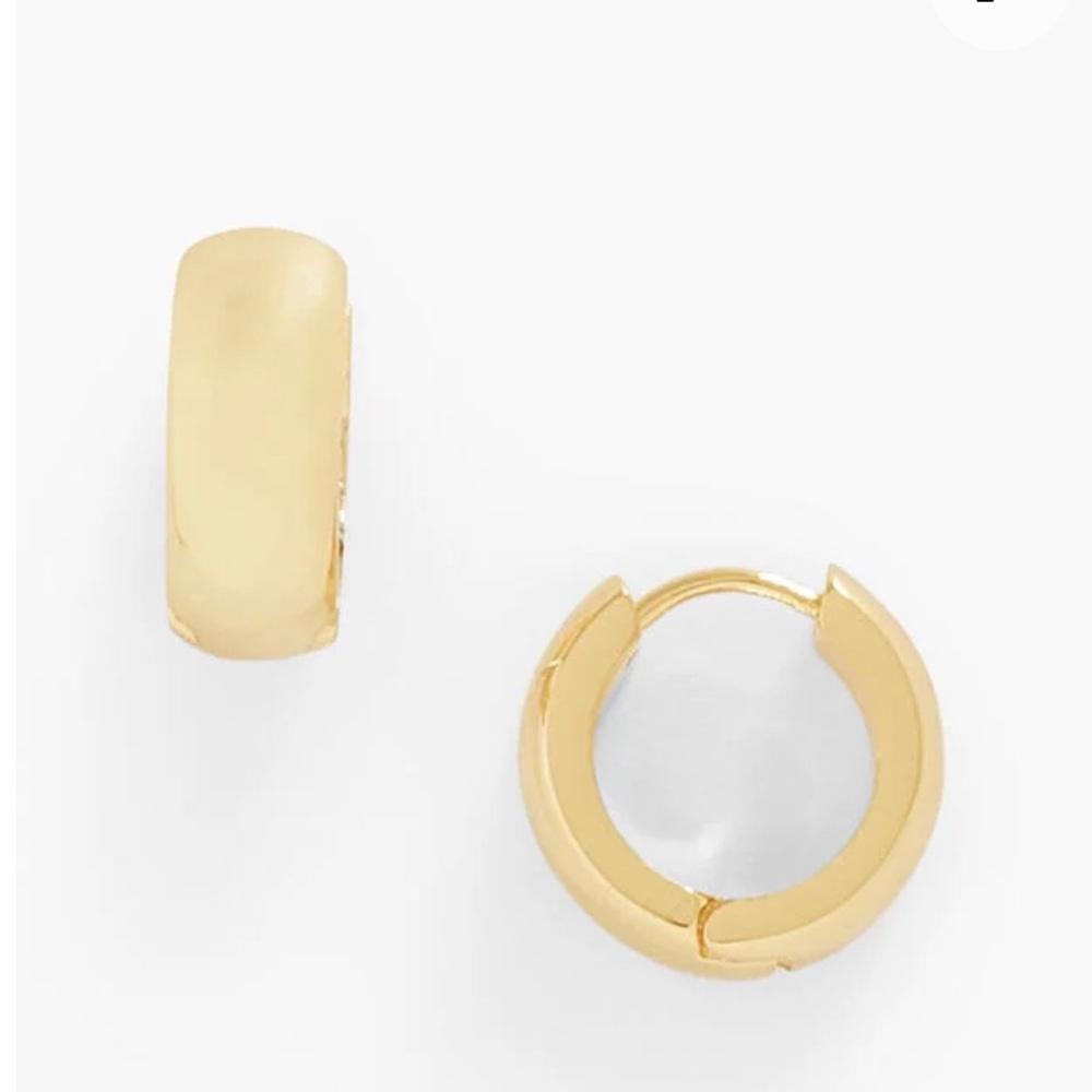 Talbots Classic Chunky Huggie Hoop Gold Tone Earrings New in Box Hinge Closure